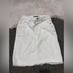 Banana republic white jean skirt, size 0